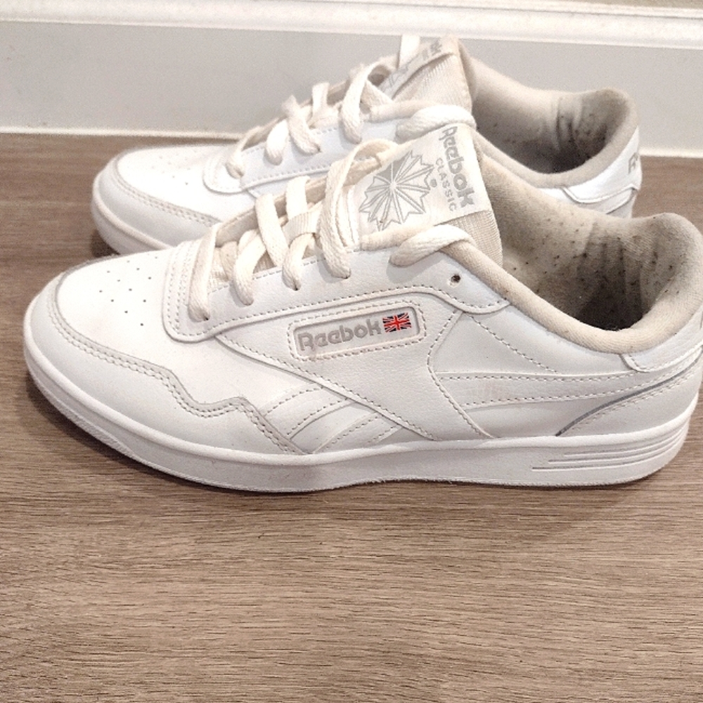 Women's Reebok Classics- size 8 1/2